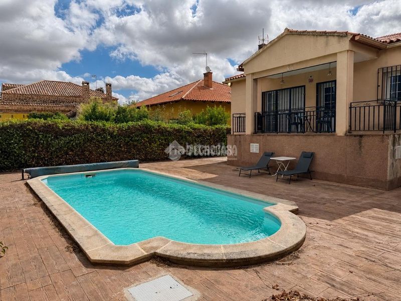 Foto 6b8eeccb-bfe3-41b8-a59f-ba48086e6664. Casa amb calefacció aparcament piscina a Ciruelos
