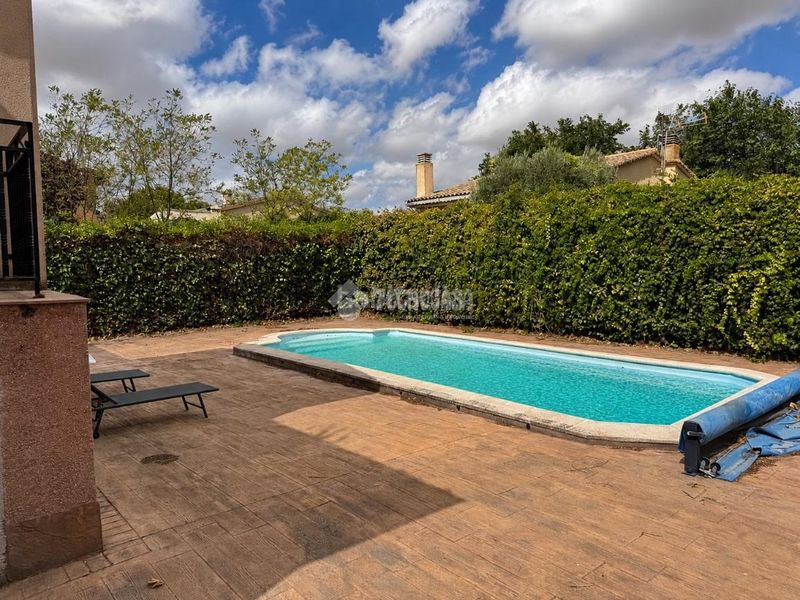 Foto 89b3137c-fef3-4e29-b3d4-6143592611f3. Casa amb calefacció aparcament piscina a Ciruelos