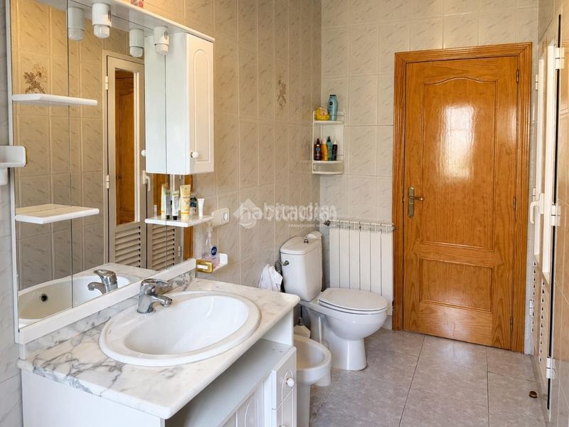 Foto a993a38f-8abd-436a-bf1a-4247f60f2eb0. Casa amb calefacció aparcament piscina a Ciruelos