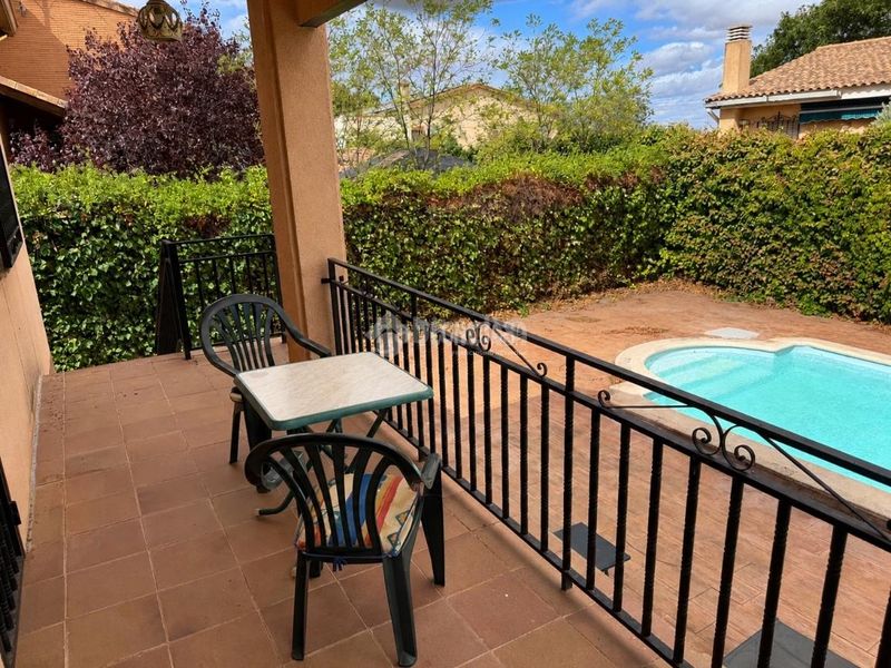 Foto f09f2a4a-9063-4eb6-87be-1d66a0b135db. Casa amb calefacció aparcament piscina a Ciruelos