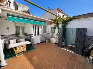 Casa aparellada  Calle de la cruz. Casa en venta en aranjuez