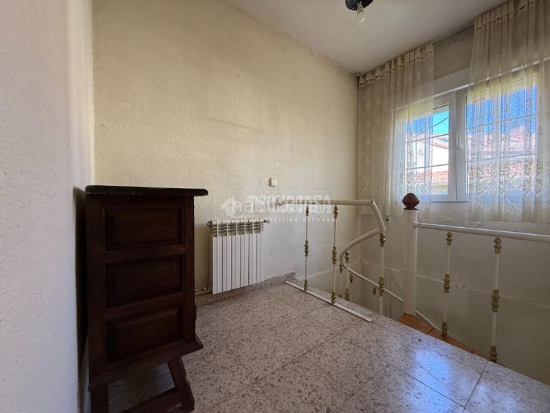 Foto 1b92f988-aa25-4063-8306-4061e56c5600. Casa aparellada amb calefacció a Casco Antiguo Galapagar