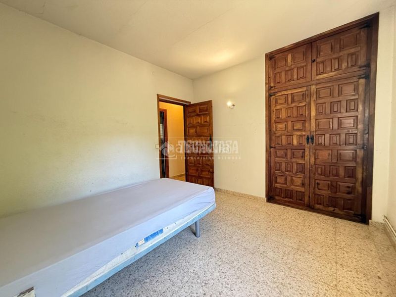 Foto c9c359f2-34d5-4045-900c-77bf4a45b168. Casa aparellada amb calefacció a Casco Antiguo Galapagar