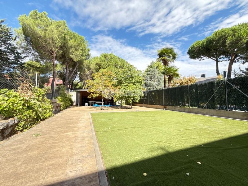 Foto 6c8d261d-ba6e-4bea-bd26-c9632d9a6faa. Casa pareada casa en venta en La Navata Galapagar