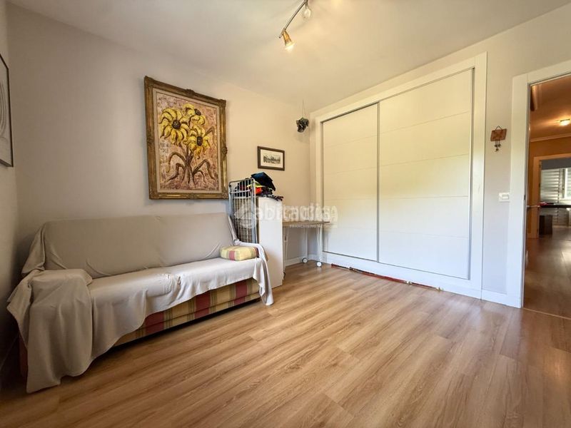 Foto afed4023-5e8a-4e65-8488-ca36fa6ecc72. Casa pareada casa en venta en La Navata Galapagar
