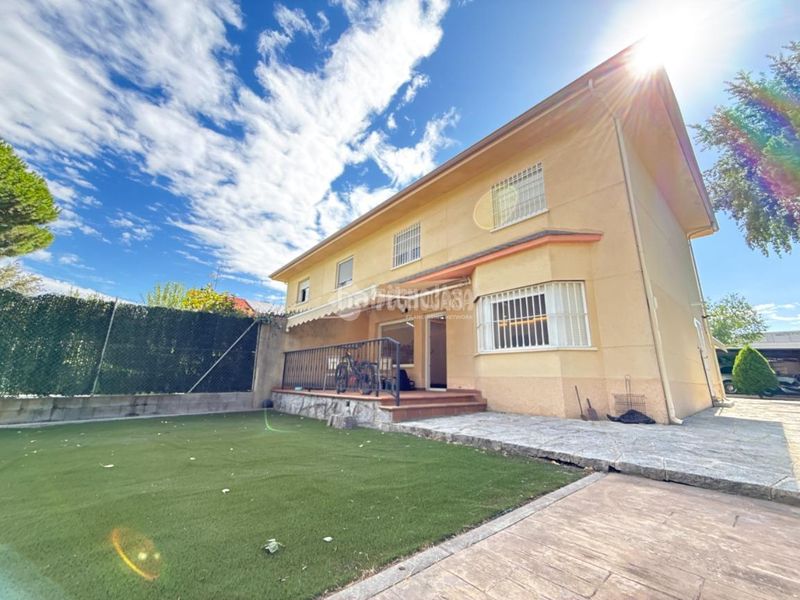 Foto c4f3a8aa-5b37-4002-a93c-e851555eceab. Casa pareada casa en venta en La Navata Galapagar