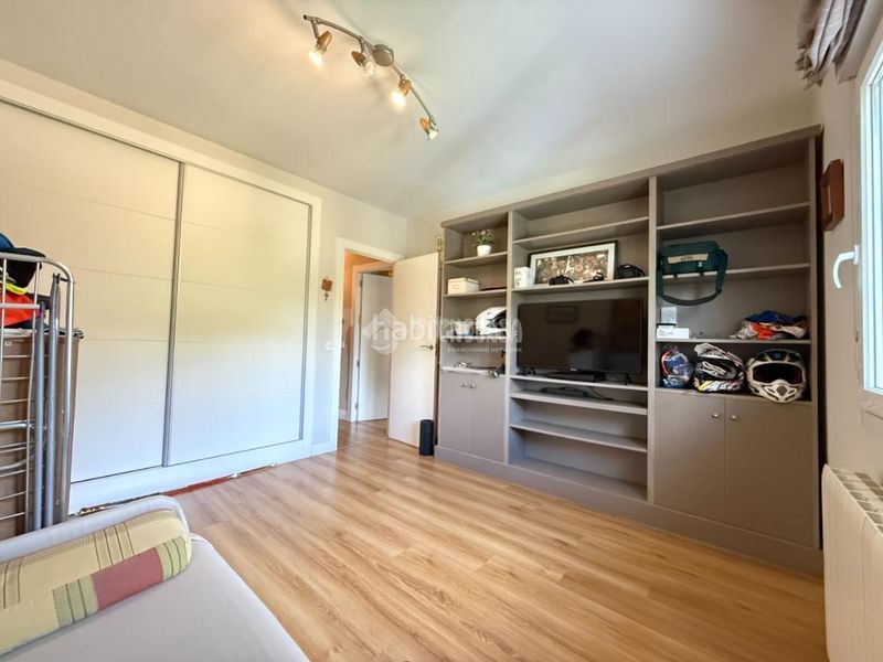 Foto cbe79f49-cd01-4a2e-b9b9-86748a2cce83. Casa pareada casa en venta en La Navata Galapagar