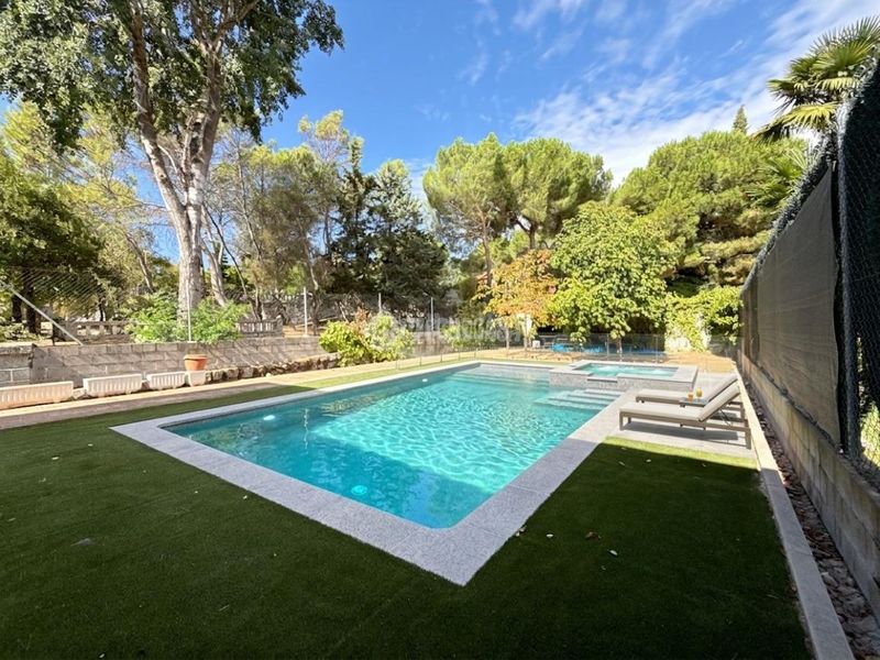 Foto f652dfff-f3f9-4213-88d0-12fae8b880cb. Casa pareada casa en venta en La Navata Galapagar