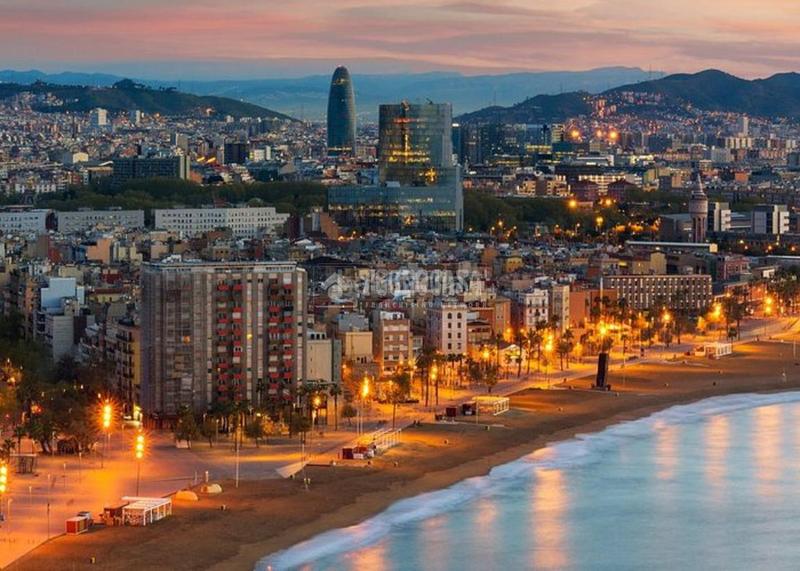 Foto 5e9eae10-fbef-422f-bf18-df4610459a0c. Local comercial amb calefacció a El Camp de l´Arpa del Clot Barcelona