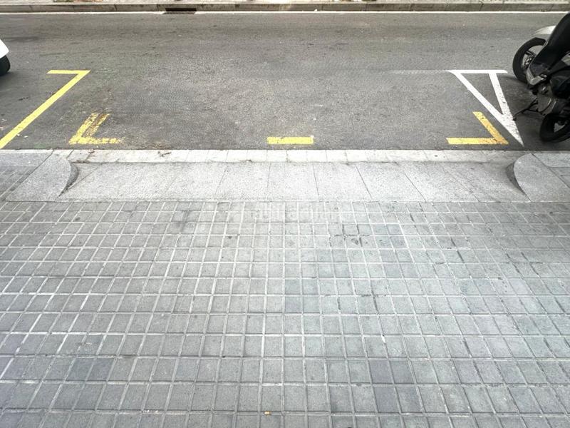 Foto 7af27c32-7330-4632-9f75-dbab9cb4afc2. Local comercial amb calefacció a El Camp de l´Arpa del Clot Barcelona