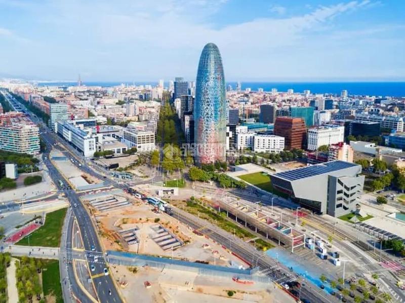 Foto a2f1912e-8c1a-4d20-9965-38fbdded7ba4. Local comercial amb calefacció a El Camp de l´Arpa del Clot Barcelona