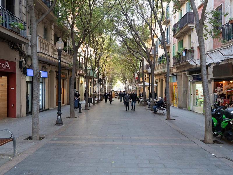 Foto c37de022-adf8-416d-8cc9-99108f101845. Local comercial amb calefacció a El Camp de l´Arpa del Clot Barcelona