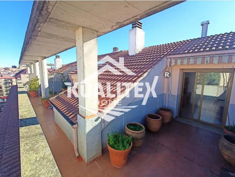 Foto 7e28f117-9463-4035-a942-121ab9363670. Duplex con riscaldamento parcheggio in Centro Cáceres