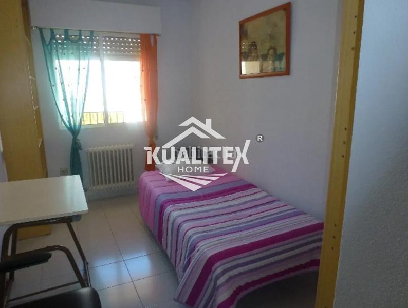 Foto 69cf5a61-a22e-42b4-8922-cbbf7c1d8552. Dúplex amb calefacció aparcament a Casco Antiguo Cáceres