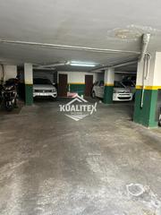 Autoparkplatz in Casco Antiguo. Cáceresgaraje