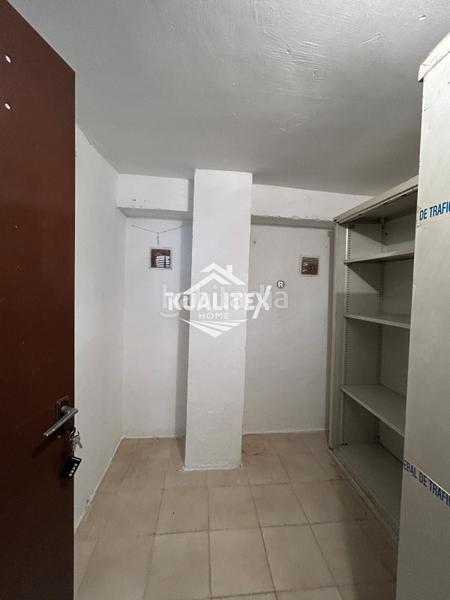 Foto ec94f767-9b6d-4d63-8559-4b4a8a04dfab. Aparcament cotxe a Casco Antiguo Cáceres