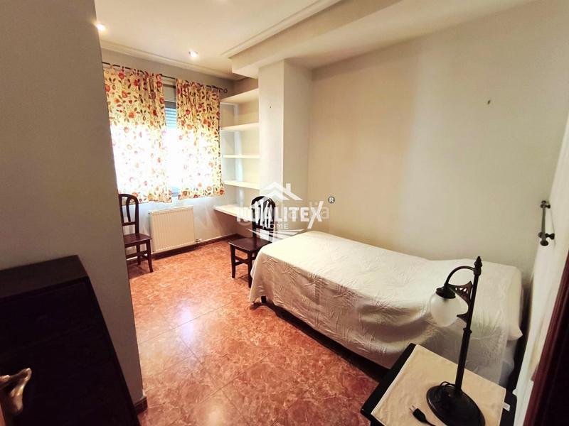 Foto d644851a-2e47-4465-95de-70d90fec4eb6. Apartamento  en Centro Cáceres