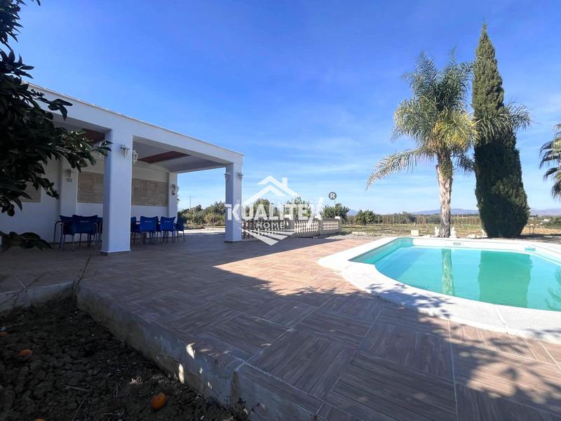 Foto 5fd435fa-0c50-4a8c-9664-b2d66db72e69. Country house with heating pool in Coín