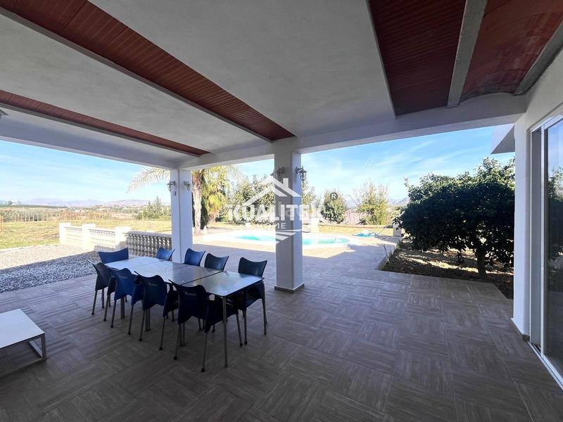 Foto 9c57e128-3da5-4b7b-b9ef-f225d65d9df6. Country house with heating pool in Coín