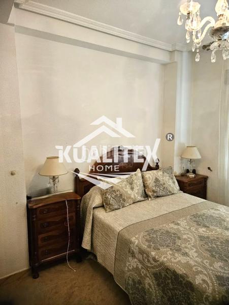 Foto 5c1013f5-560f-4fde-9972-fac971c22fca. Flat with heating in Centro Cáceres