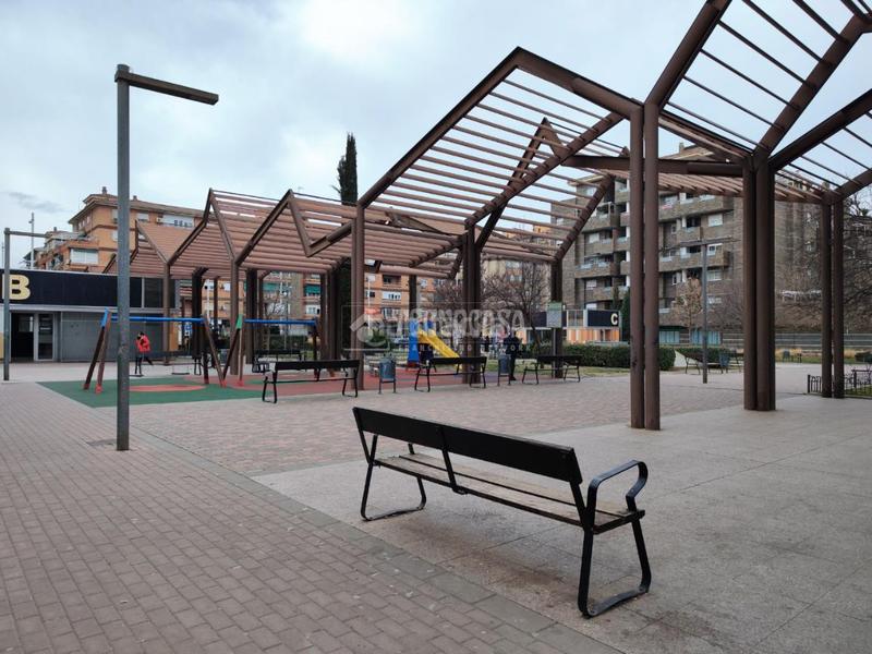 Foto 108df0a3-a9bb-46b3-9340-a3d57bae9cba. Alquiler local comercial traspaso en alquiler en Barrio de Zaidín Granada