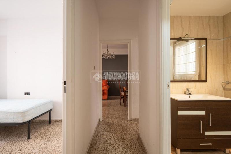 Foto 466897f9-2d01-49fd-ba8b-57cc9c9f4a7e. Piso  en venta en Barrio de Zaidín Granada