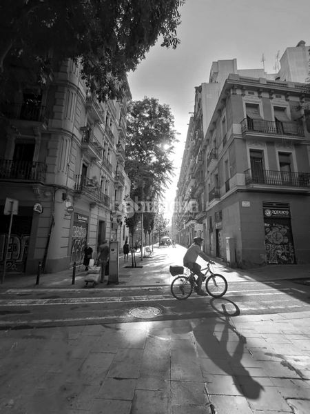 Foto f5fd2045-26c4-4266-ae08-050e6cabd9a9. Piso  en venta en El Poble Sec - Parc de Montjuïc Barcelona