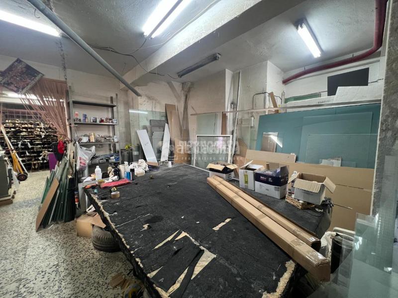 Foto 4617f593-2e06-4d94-a95e-efd045665965. Local comercial  en venta en Aluche Madrid