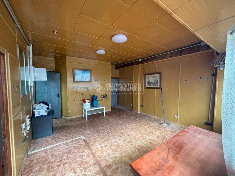 Foto 2a0f2fa0-a207-4ffb-b5be-e9e3d85948d2. Local comercial  en venta en Aluche Madrid