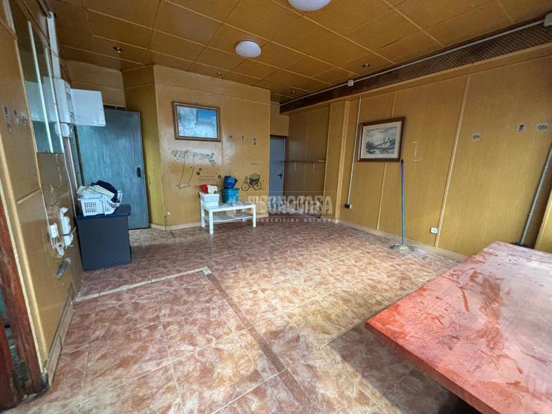 Foto e96d8d7c-6969-46c5-be7c-b1dfc25f807e. Local comercial  en venta en Aluche Madrid