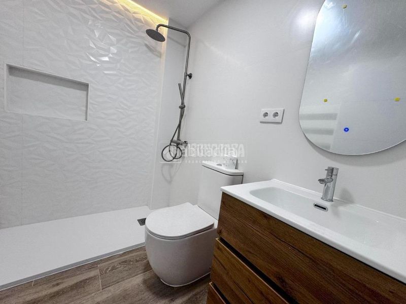 Foto 5e948b4b-cf9f-4875-85a2-26dc243c8643. Piso  en venta en Aluche Madrid