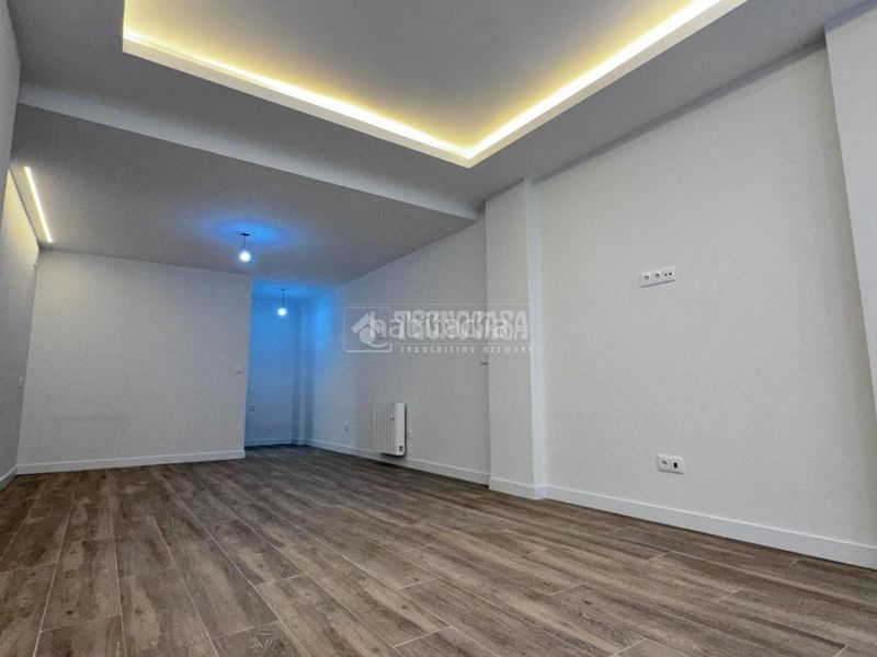 Foto c1126795-d5a5-4dbb-b5b7-829c8782cc64. Piso  en venta en Aluche Madrid