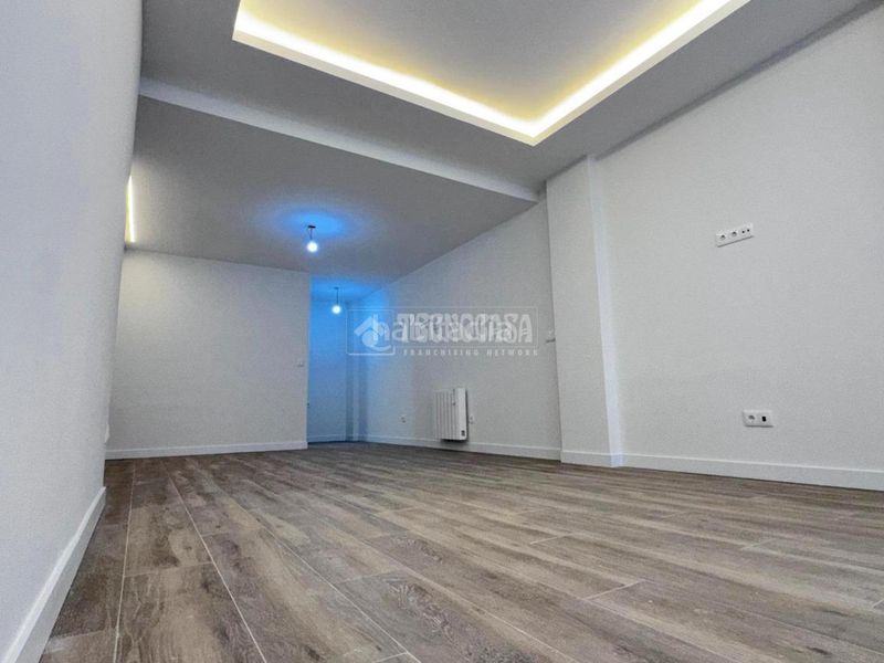 Foto d4125546-1b12-4052-bf4e-ff72c1940aa8. Piso  en venta en Aluche Madrid