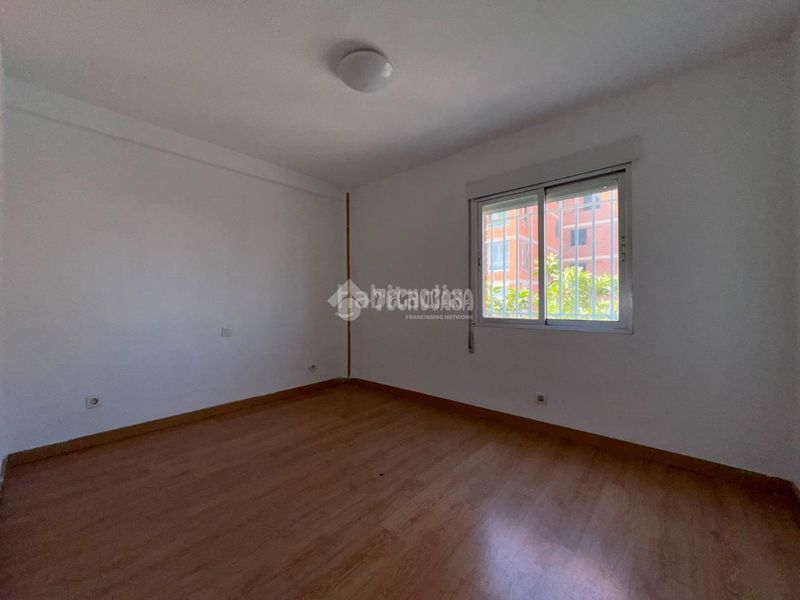 Foto a402f983-0a81-4551-8fde-f25709c9556d. Piso  en venta en Aluche Madrid