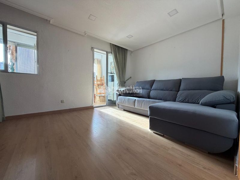 Foto 4b0ab40c-d101-40a3-8ff8-081980d741f3. Piso  en venta en Aluche Madrid