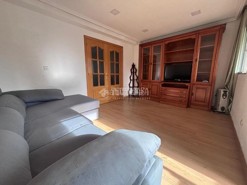 Foto aea287e8-1166-4693-a4ce-65f361e82aa3. Pis a Aluche Madrid