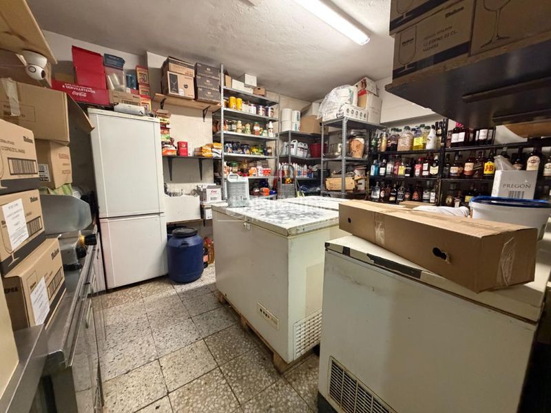 Foto e8b6c955-20ae-49e1-83bb-e6eb1b73cbfd. Local comercial amb calefacció a Aluche Madrid