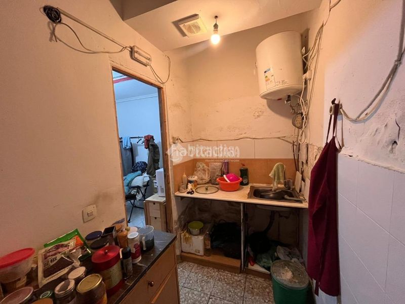 Foto 03eb34f9-5d34-40df-a1c2-fb6a1059bcc1. Local comercial a Aluche Madrid