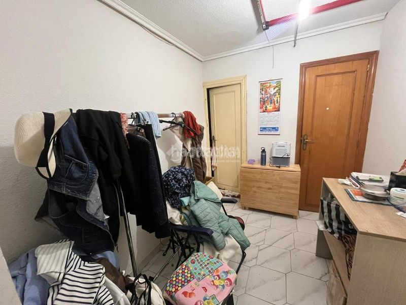 Foto 040f82e9-3da5-41f0-80cc-7159c512dc92. Local comercial a Aluche Madrid