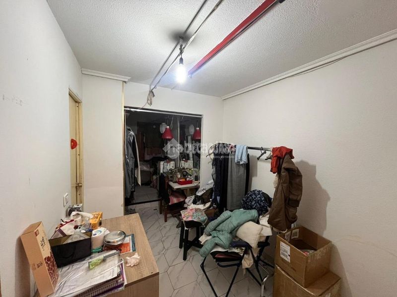 Foto 480cf1f7-2557-4d6f-9fbf-3a58361b1c82. Local comercial a Aluche Madrid