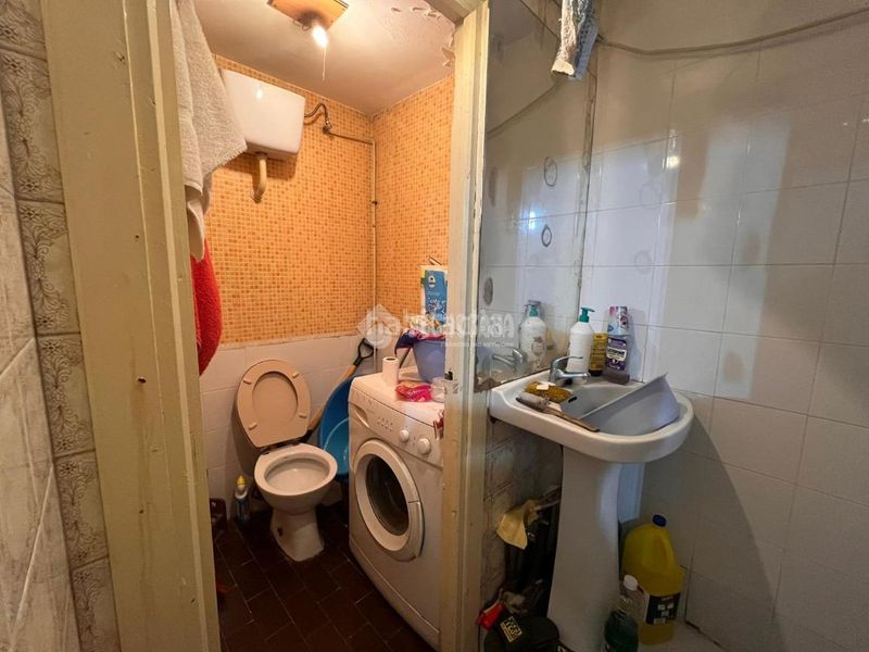 Foto cc9adde9-403a-4bf7-80d1-19a0cccc11bf. Local comercial a Aluche Madrid