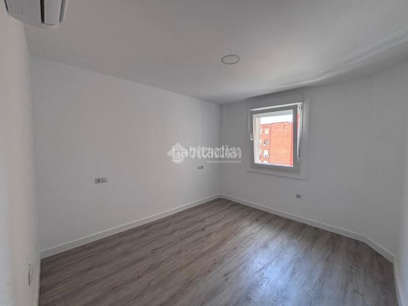 Foto cea57708-93e9-4bbc-99b7-8b43a8969470. Pis amb aparcament a Aluche Madrid