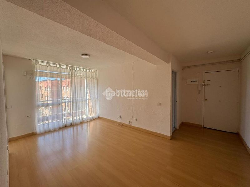 Foto 15e438c9-d8a9-48c6-a3a3-f90bfa3e1e85. Piso  en venta en Aluche Madrid
