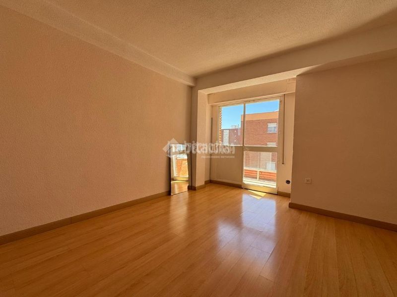 Foto 3a0632c9-f02b-48b7-bf3a-0ec94f64f0b9. Piso  en venta en Aluche Madrid