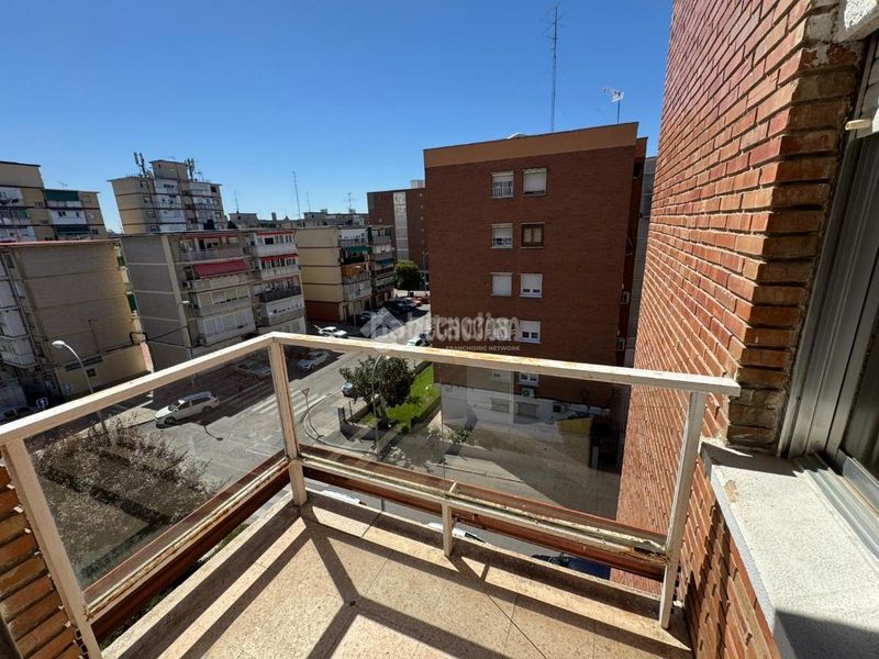 Foto 753b8924-4f5a-4a77-b2c9-64c04a9c1fb8. Piso  en venta en Aluche Madrid