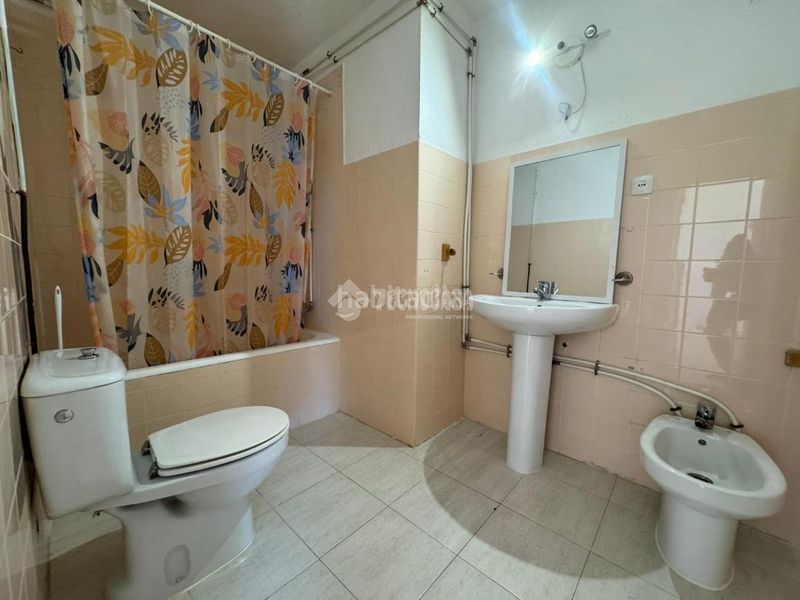 Foto f3e37f3f-b92b-4b0c-84b1-3f3d2cf39aa7. Piso  en venta en Aluche Madrid