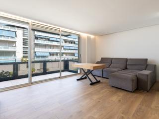 Pis a Port. Piso reformado con terraza y parking