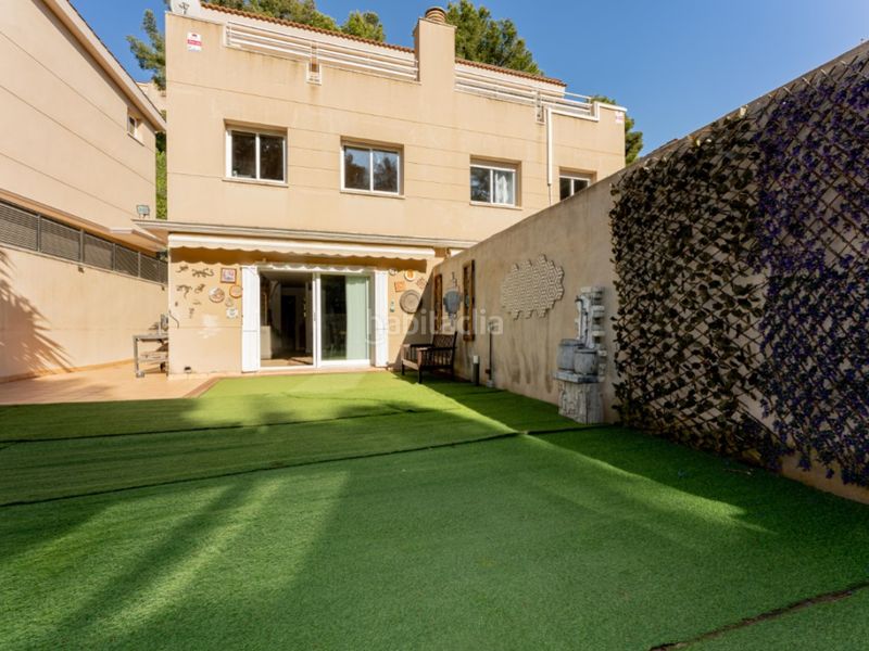 Foto 06ef4aaf-d378-4731-96e3-45b04280262a. Casa exclusiva casa con jardin en les botigues de Sitges Sitges