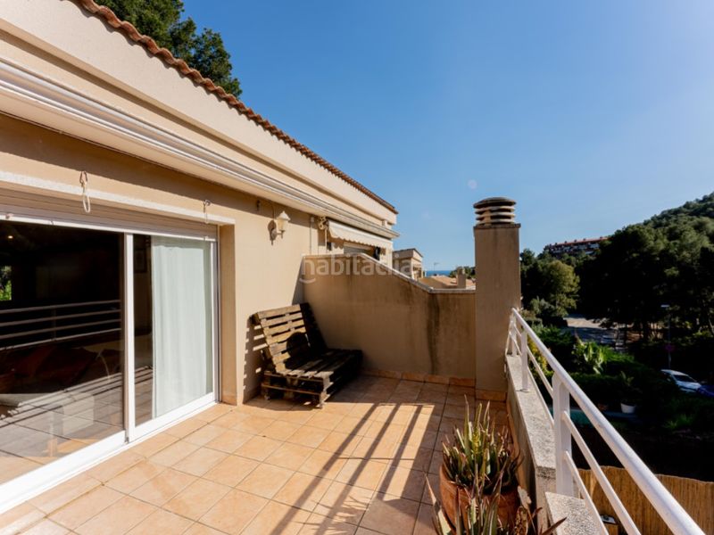 Foto abfb9fac-84c2-4c56-985d-6b2223b656e1. Casa exclusiva casa con jardin en les botigues de Sitges Sitges