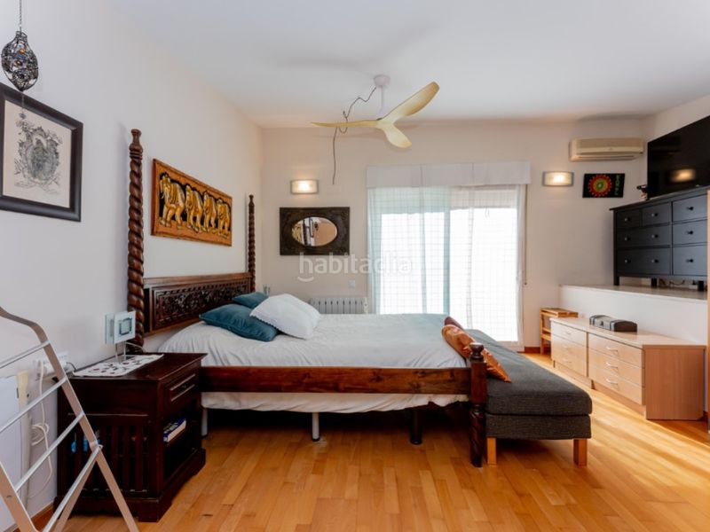 Foto b0b8752b-f834-4fa4-af92-200dba9b0bb9. Casa exclusiva casa con jardin en les botigues de Sitges Sitges